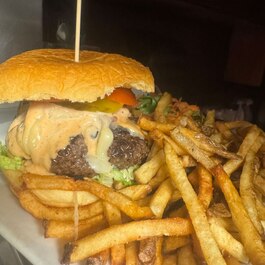 Monterey Burger - Typhoon Lounge RestoMontreal.ca