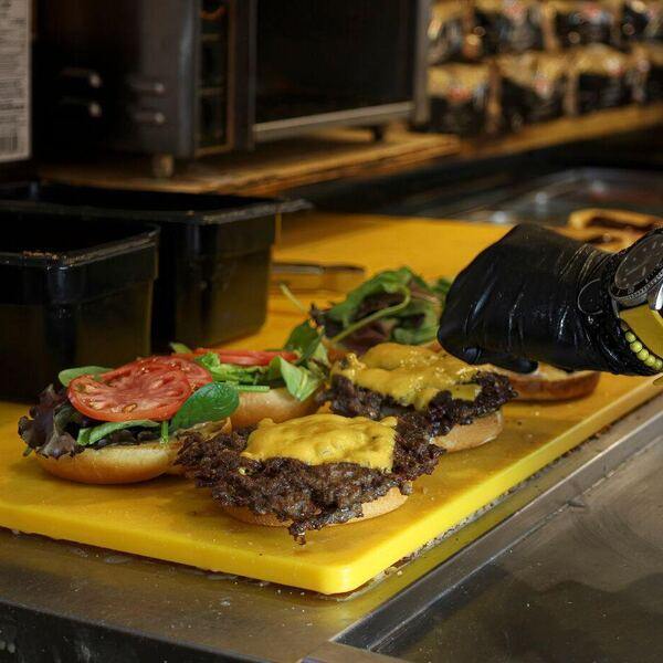 ZEEZ - Restaurant Burgers à Le Plateau-Mont-Royal, Montréal