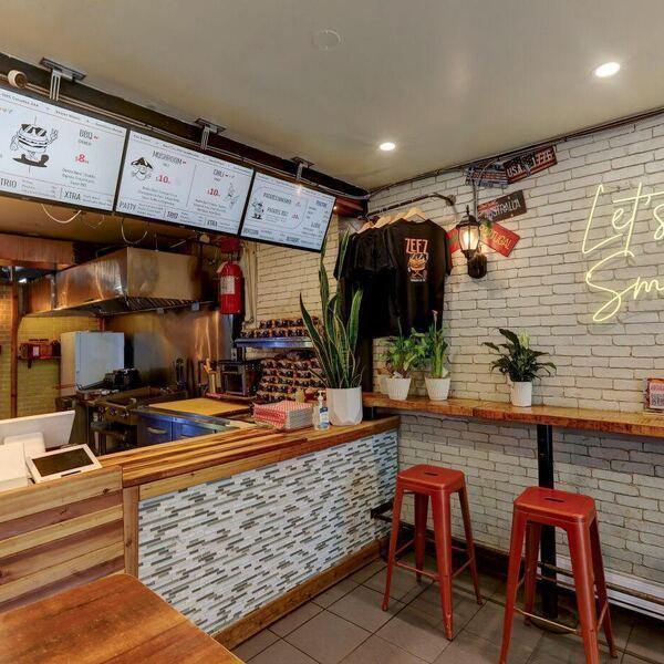 ZEEZ - Restaurant Burgers à Le Plateau-Mont-Royal, Montréal
