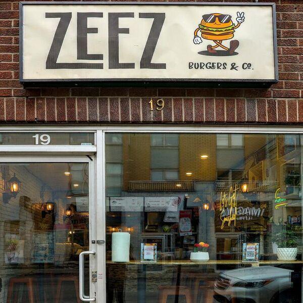 ZEEZ - Restaurant Burgers à Le Plateau-Mont-Royal, Montréal