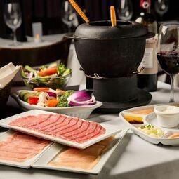 Zoé Fondues Karaoké & Cocktails RestoMontreal.ca